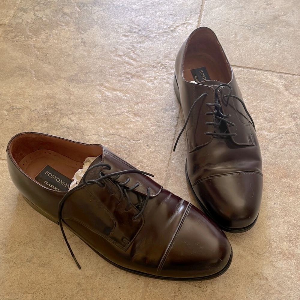 Mens Brown Bostonian classic dress shoe size 10 round toe laces